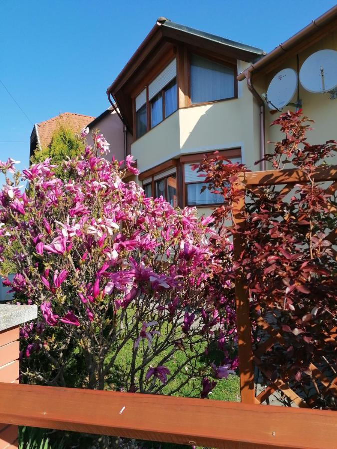 Marina-Buek Apartmanhaz Extérieur photo