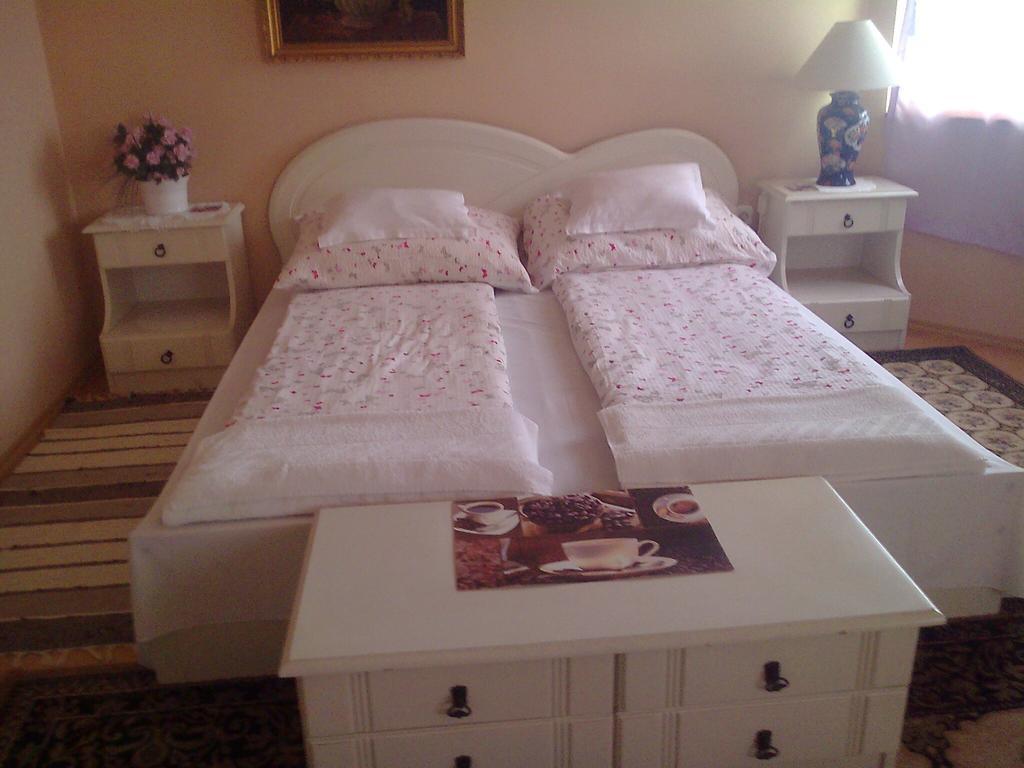 Marina-Buek Apartmanhaz Chambre photo