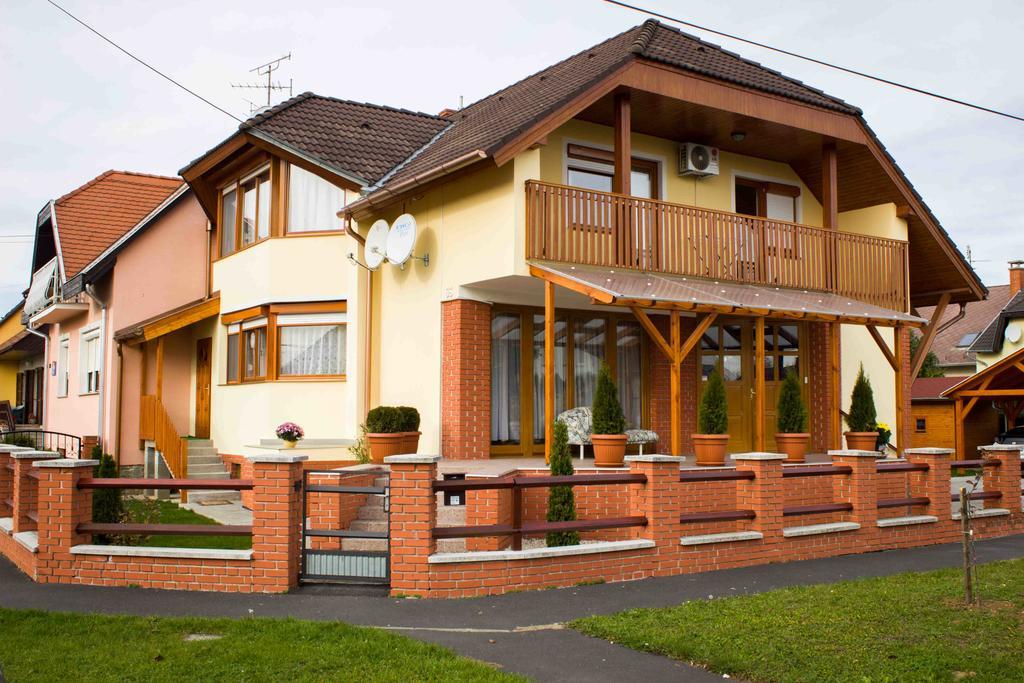 Marina-Buek Apartmanhaz Chambre photo
