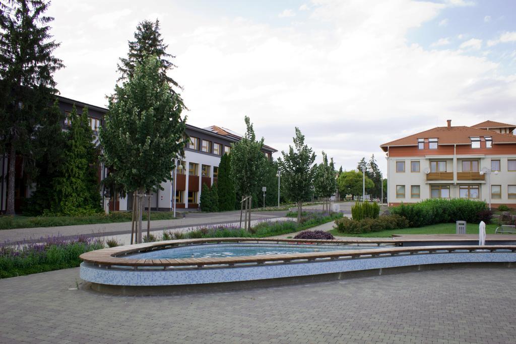 Marina-Buek Apartmanhaz Extérieur photo