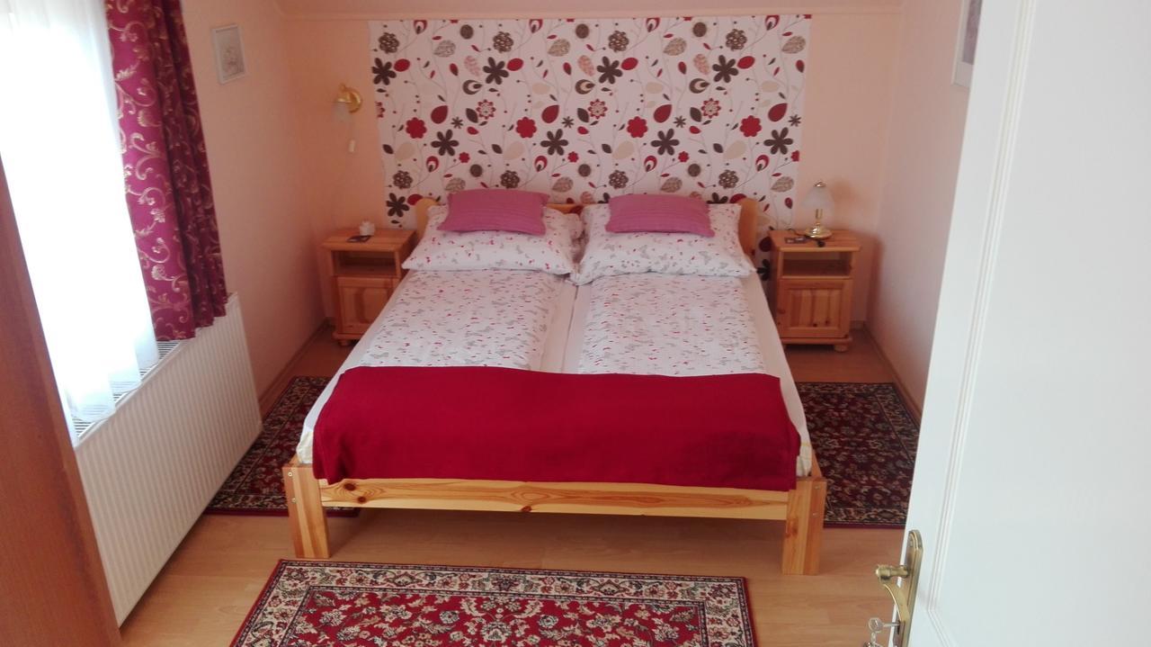 Marina-Buek Apartmanhaz Extérieur photo