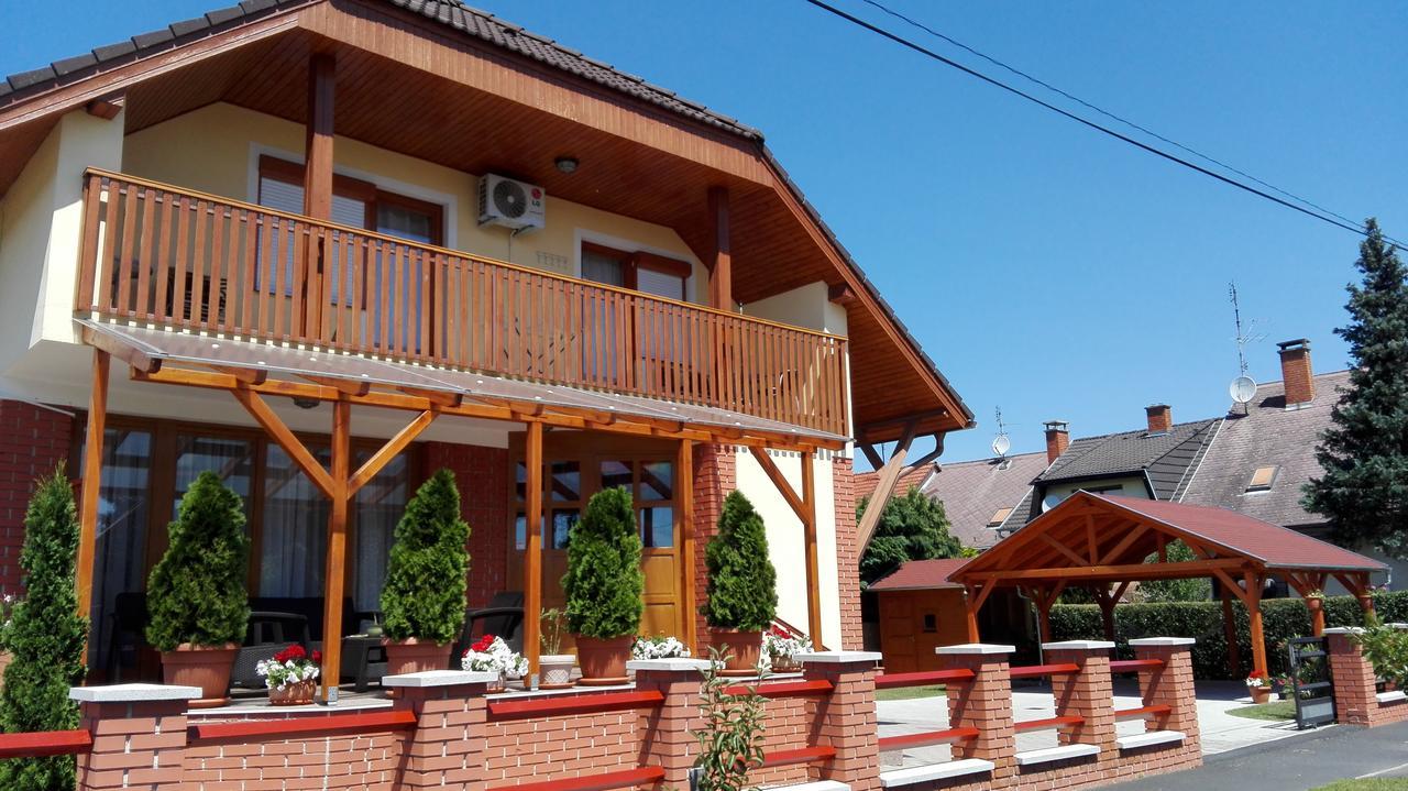 Marina-Buek Apartmanhaz Extérieur photo
