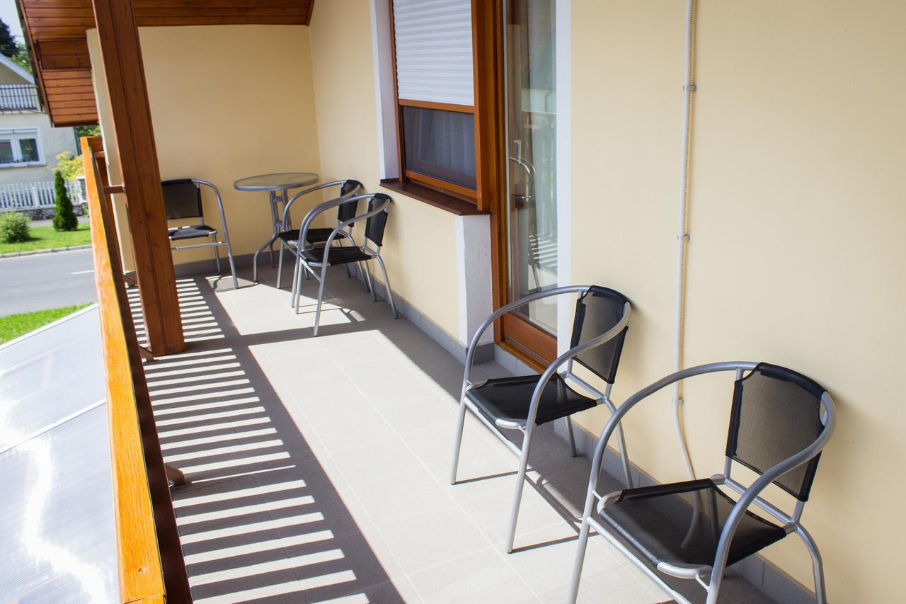Marina-Buek Apartmanhaz Extérieur photo