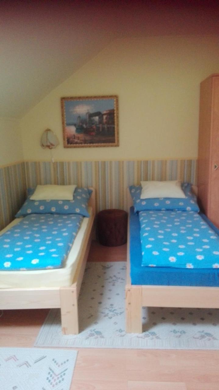 Marina-Buek Apartmanhaz Extérieur photo